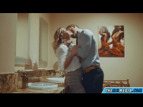 ❤️ Kana blonde ine busty inokukwezvera muchimbuzi cheveruzhinji pa %sn.comicsporn.ru % ❌❤